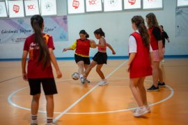 Yıldız Kızlar Salon Futbolu İle Tanıştı