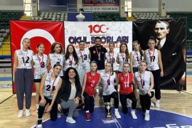 Voleybolcu kızlarımızdan Cumhuriyetimizin 100. Yılında 3.’lük kupası