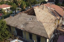 Milas’ın Tarihi Sakarya İlkokulu’nda Çatı Onarımı Başladı