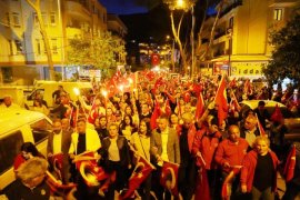 Fener alayı ve Merve Özbey konserine yoğun ilgi