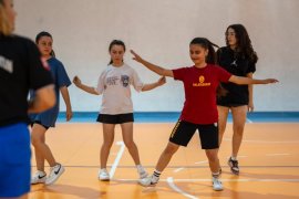 Yıldız Kızlar Salon Futbolu İle Tanıştı