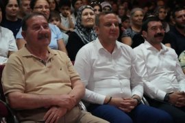 Minik Oyuncular Sahneyi ‘Gümbür Gümbür’ Salladı