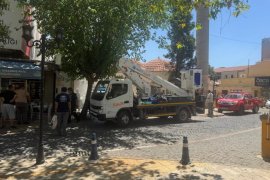 Hacıilyas Mahallesi’nde Elektrik Trafosu Alev Aldı: Esnaf Tepkili, Vatandaşlar Merakla İzledi
