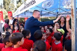 İlköğretim Haftası’nda Protokole Miniklerden Büyük İlgi