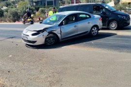 Motosiklet ile Otomobil Çarpıştı: 2 Yaralı