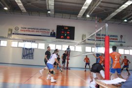 Voleybolculalrmız Beşinci Galibiyetlerini Aldı