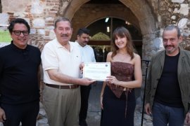 BAŞKAN TOPUZ ÖĞRENCİLERİN PROJELERİNİ İNCELEYEREK BİLGİLER ALDI