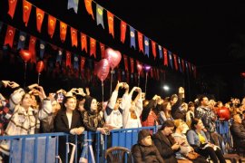 Kadınlar Günü'nde İlyas Yalçıntaş rüzgarı esti