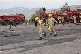 Yangınla mücadele eğitimi sürüyor