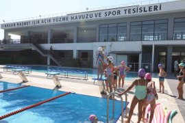 Büyükşehir’den Çocuklara Ücretsiz Yüzme Kursu