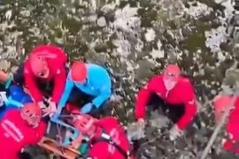 Dağlık Arazide Yaralanan Yürüyüşçü Jandarma Helikopteriyle Tahliye Edildi