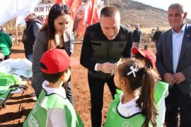 Çamovalı Mahallesi'nde Fidanlar ve Tohumlar Toprakla Buluştu