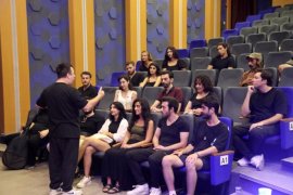 Tiyatronun Büyülü Dünyası Yeni Yüzlerine Kavuştu