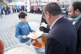 Milas Belediyesi ilk iftar sofrasında 4 bin kişiyi ağırladı