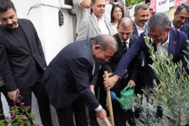 ‘Toprağımızı Vermiyoruz’ Mitinginde Özgür Özel’den Anayasa Mahkemesi’ne Çağrı