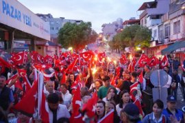 Fener alayı ve Merve Özbey konserine yoğun ilgi