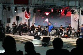 Amfi Tiyatro’da Güzel Bir Konser..