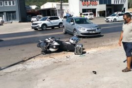Motosiklet ile Otomobil Çarpıştı: 2 Yaralı