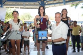 Yağlı Direk Yarışı Nefes Kesti, Su Şovları Serinletti