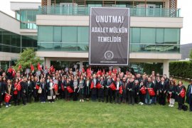 Muğla'da Avukatlar Oturma Eylemiyle Protesto Düzenledi