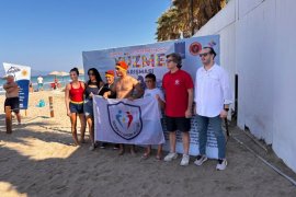 Milaslı Otizmli Gençlerden Kuşadası Açık Su Yüzme Yarışında Büyük Başarı