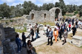 Turizm Haftası Kutlamaları Hermias ile Yunus Efsanesi Işığında Tarihi Şehirde Sona Erdi