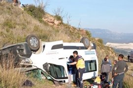Milas’ta Diyaliz Hastalarını Taşıyan Minibüs Kaza Yaptı: 1 Ölü, 5 Yaralı
