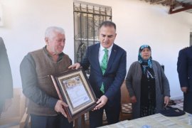 Milaslı Şehidin Şehitlik Beratı Gözyaşlarıyla Takdim Edildi