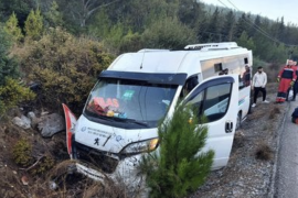 Yolcu Minibüsü Şarampole Devrildi