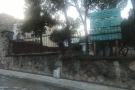 Okul ve Tarihi Camiinin İstinat Duvarı Çöktü