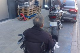 Duyarsızlık Sürüyor: Engelli Yolları Araçlarla Kapatılıyor