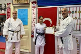 Karate Sınavında Genç Sporcuların Başarısı