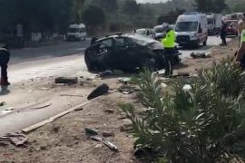 Taklalar atan otomobil karşı şeride geçti: 1 ölü, 3 yaralı