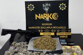Uyuşturucu, Silah ve Yüklü Miktarda Para Operasyonla Ele Geçirildi