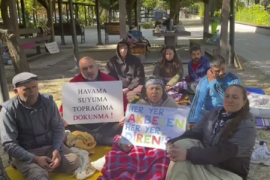 Köylerini Yoğun Bakımdaki Yakınını Bekler Gibi Bekleyen Köylüler Meclis Önünde Nöbette