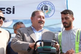 Milas Belediyesi Mahallelerimizi Çok Amaçlı Sosyal Alanlarla Donatıyor… Derince Mahallesi’nde Temel Atıldı