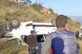 Milas’ta Diyaliz Hastalarını Taşıyan Minibüs Kaza Yaptı: 1 Ölü, 5 Yaralı
