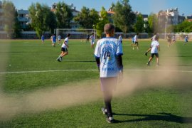 Minikler Yaz Tatilini Futbol ile Değerlendirdiriyor