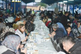 İftar yemekleri İsmetpaşa Mahallesi’nde devam etti