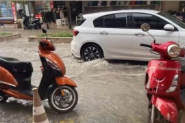 Milas Sağanak Yağışa Teslim Oldu: Trafik Durma Noktasına Geldi