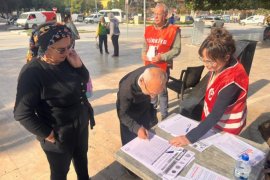 Okullarda Ücretsiz Yemek İçin İmza Topladılar