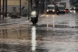 Milas Sağanak Yağışa Teslim Oldu: Trafik Durma Noktasına Geldi