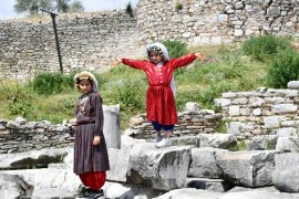 Turizm Haftası Kutlamaları Hermias ile Yunus Efsanesi Işığında Tarihi Şehirde Sona Erdi