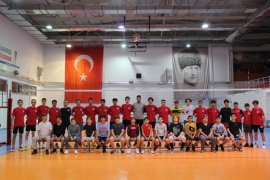 ALT YAPI VOLEYBOL TAKIMLARIMIZIN HEDEFİ ŞAMPİYONLUK