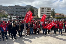 Cumhuriyet ve Demokrasi Vurgusuyla İşçiler Alanlara Çıktı