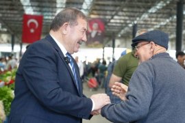 Başkan Topuz Bugünkü Mesaisine Salı Pazarını Ziyaret Ederek Başladı