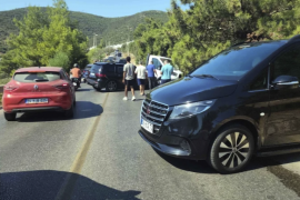 Turistik Güzergâhta Kaza: 3 Araç Çarpıştı, Yol Kapandı