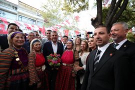 ‘Toprağımızı Vermiyoruz’ Mitinginde Özgür Özel’den Anayasa Mahkemesi’ne Çağrı