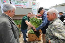 Yüzde 50 hibeli tarımsal makine-ekipmanlar üreticilere teslim edildi