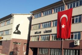 Milas Lisesi mezunu, Milas Lisesinden emekli bir öğretmenin yıkılacak okulla ilgili düşünceleri ve soruları.